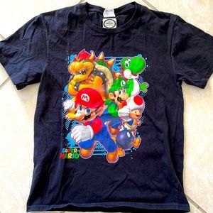 Super Mario Bros T-shirt Size Medium Kids